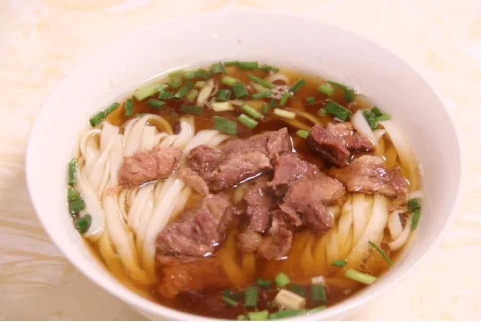 长沙米粉火热,长沙米粉排队30米