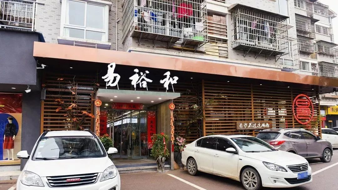 长沙米粉火热,长沙米粉排队30米