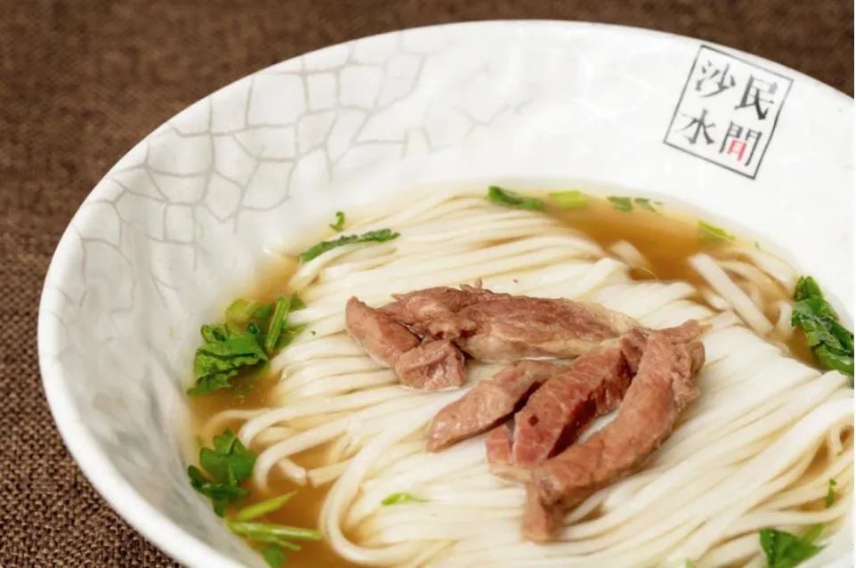 长沙米粉火热,长沙米粉排队30米