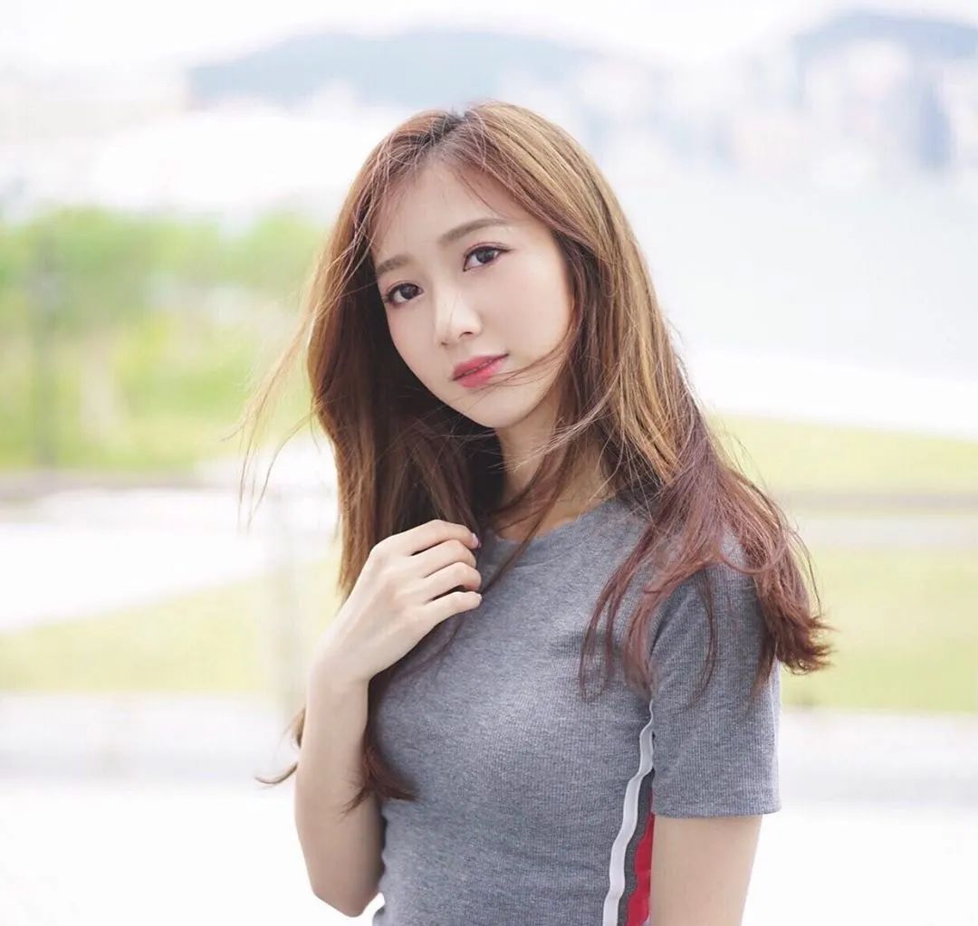 何依婷处女剧弹起，164唔够90斤！同届雷庄儿宜家做紧咩呢？