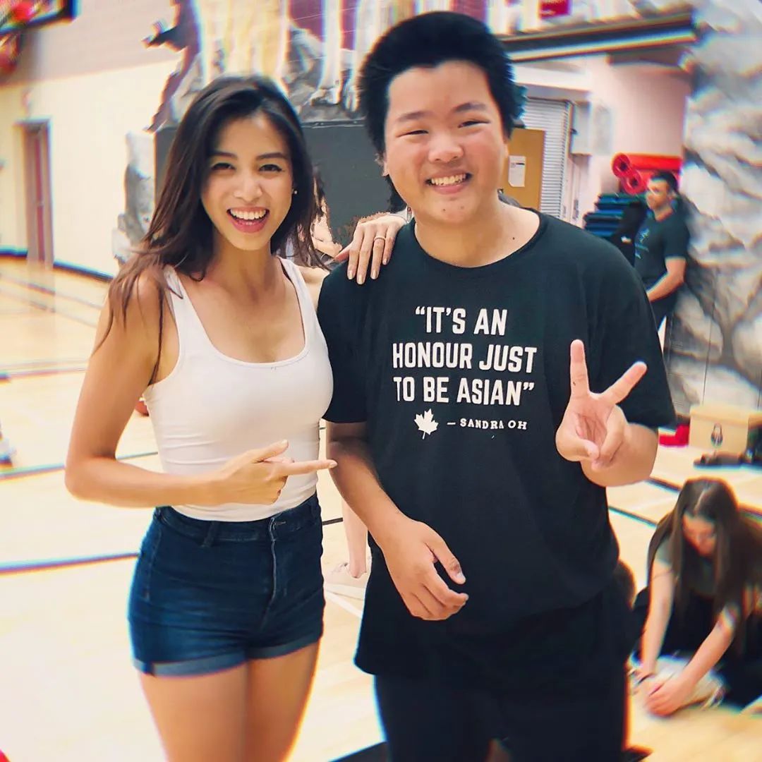 何依婷处女剧弹起，164唔够90斤！同届雷庄儿宜家做紧咩呢？