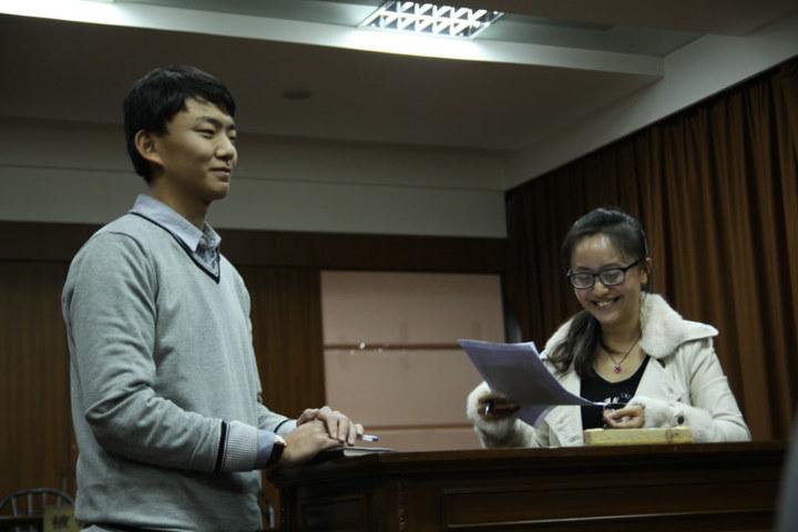 自制礼服，爱打篮球，云课堂教人抗疫……建德航空小镇这位“硬核”机长成网红