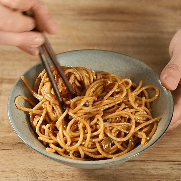 正宗的武汉风味热干面,热干面香辣武汉