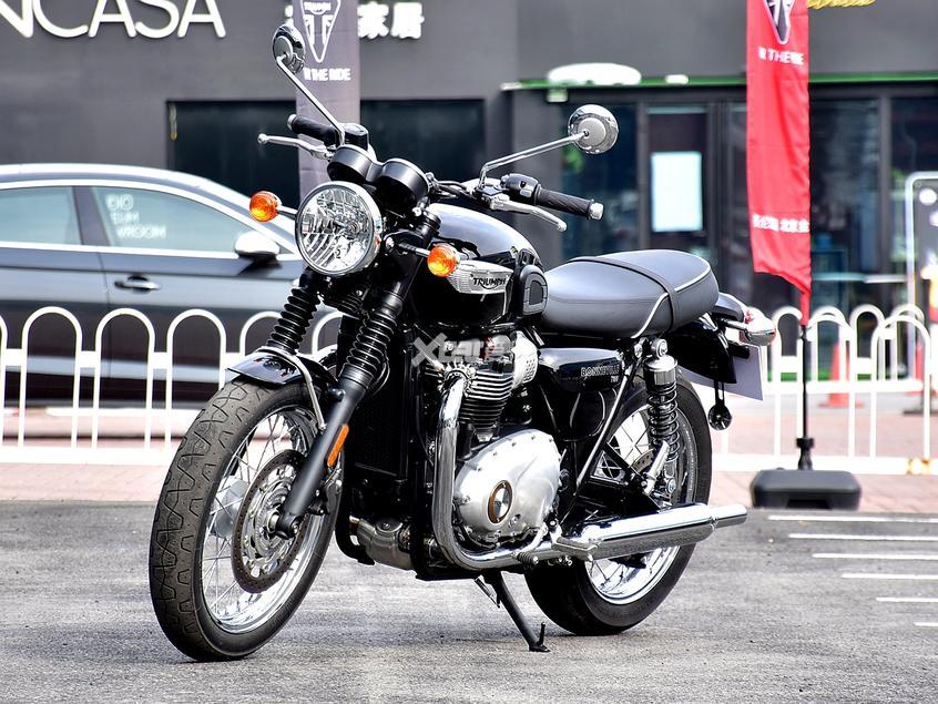 都是英伦范你愿意买日产W800还是泰产T100