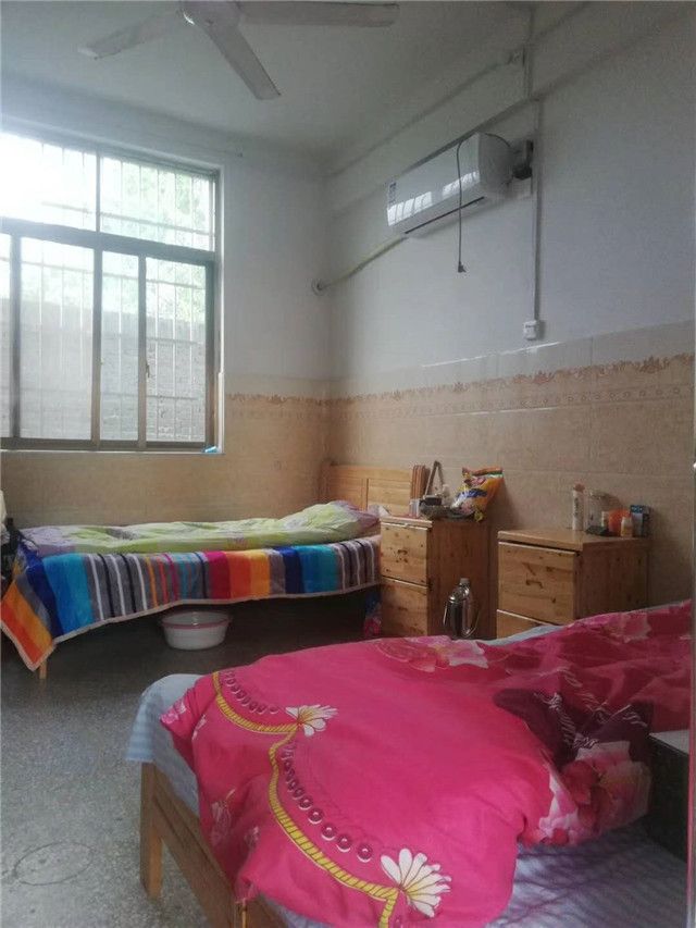 鍙楃伨缇や紬鍠滆縼鏂板眳,璐洶缇や紬鍠滆縼鏂板眳