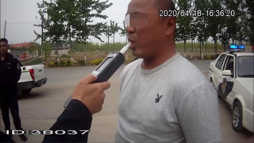 钟南山和李兰娟送来婚礼祝福│另一种传染病！男子回国后发烧39.5℃│发朋友圈判赔80万│16名醉驾司机5年禁驾并被刑事立案