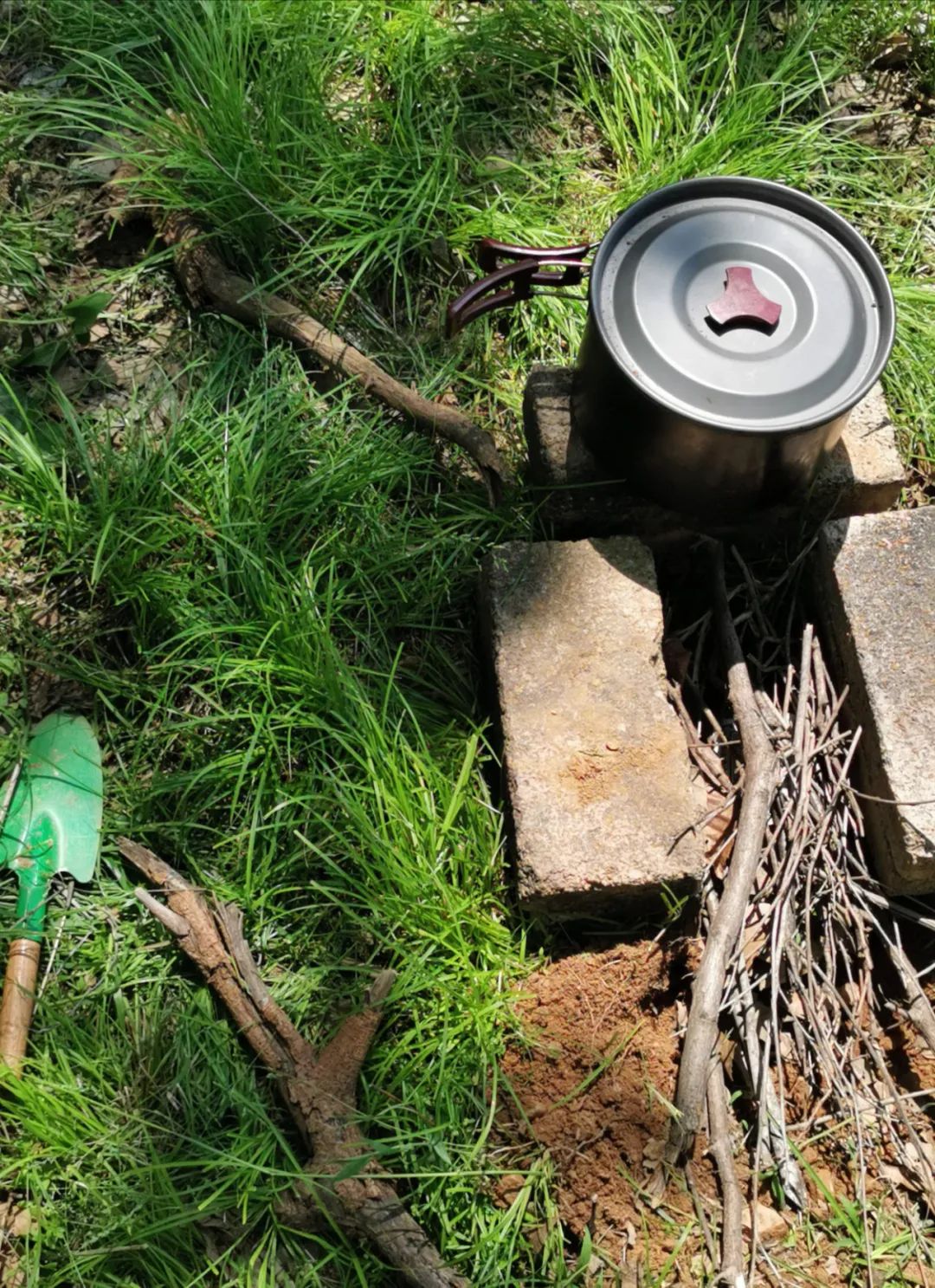 武汉开车1.5小时|通透如琉璃的“蓝丝绸”湖，有人在湖畔造了500亩撒欢营地「432集」