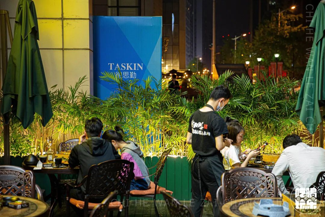 思聪都打卡过的这家成都烧烤店来长沙啦！网红猪鼻筋免费送