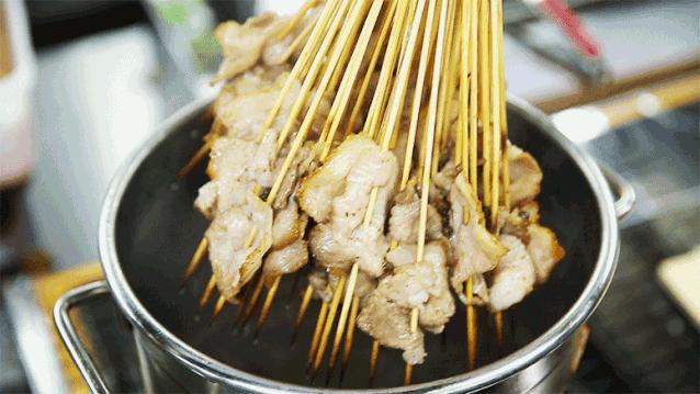 思聪都打卡过的这家成都烧烤店来长沙啦！网红猪鼻筋免费送