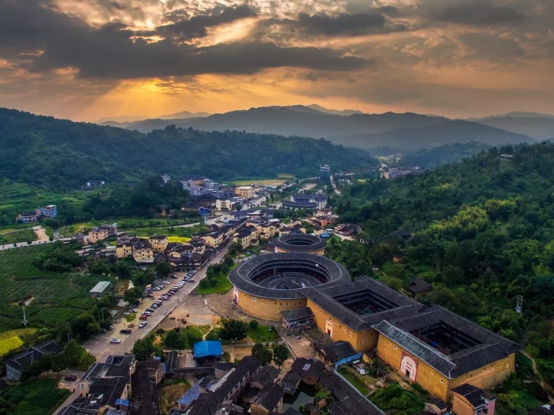 福建龙岩永定土楼的传说,龙岩土楼和永定土楼