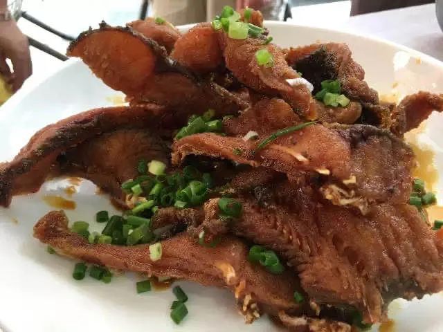 杭州凤起农贸市场的雪景酥鱼,凤起农贸市场李记酥鱼