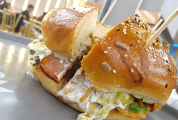 不想一本正经就捣蛋,不想搞学习就想吃喝玩