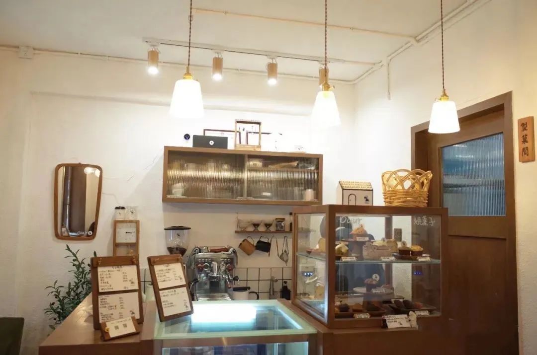 开门就排队的茶饮店,开门就排队的烧烤大鹏