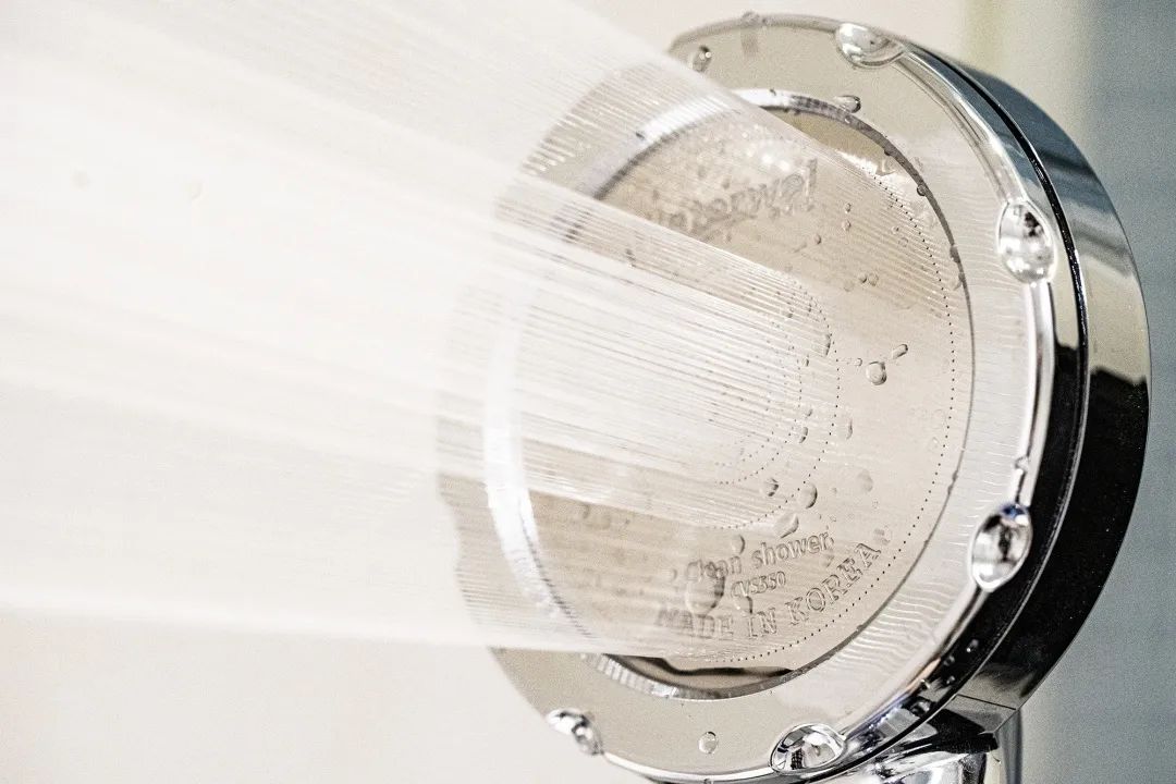 韩国网红VC花洒！过滤铁锈、余氯，水压大3倍，让人一天想洗8次澡