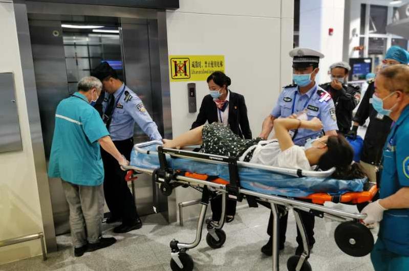 铜仁孕妇大出血死亡,抢救一名空中航班大出血休克孕妇