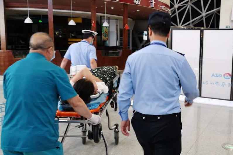 铜仁孕妇大出血死亡,抢救一名空中航班大出血休克孕妇