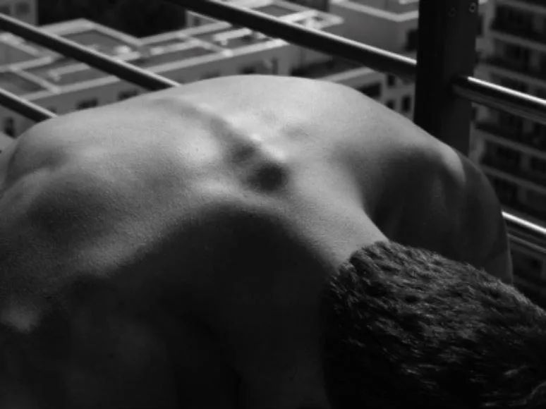 男人的荷尔蒙是从什么地方出来的,男人的荷尔蒙是什么意思