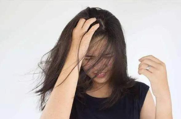 正确的洗头方法来维护头皮的健康,头皮什么态势下洗头最好