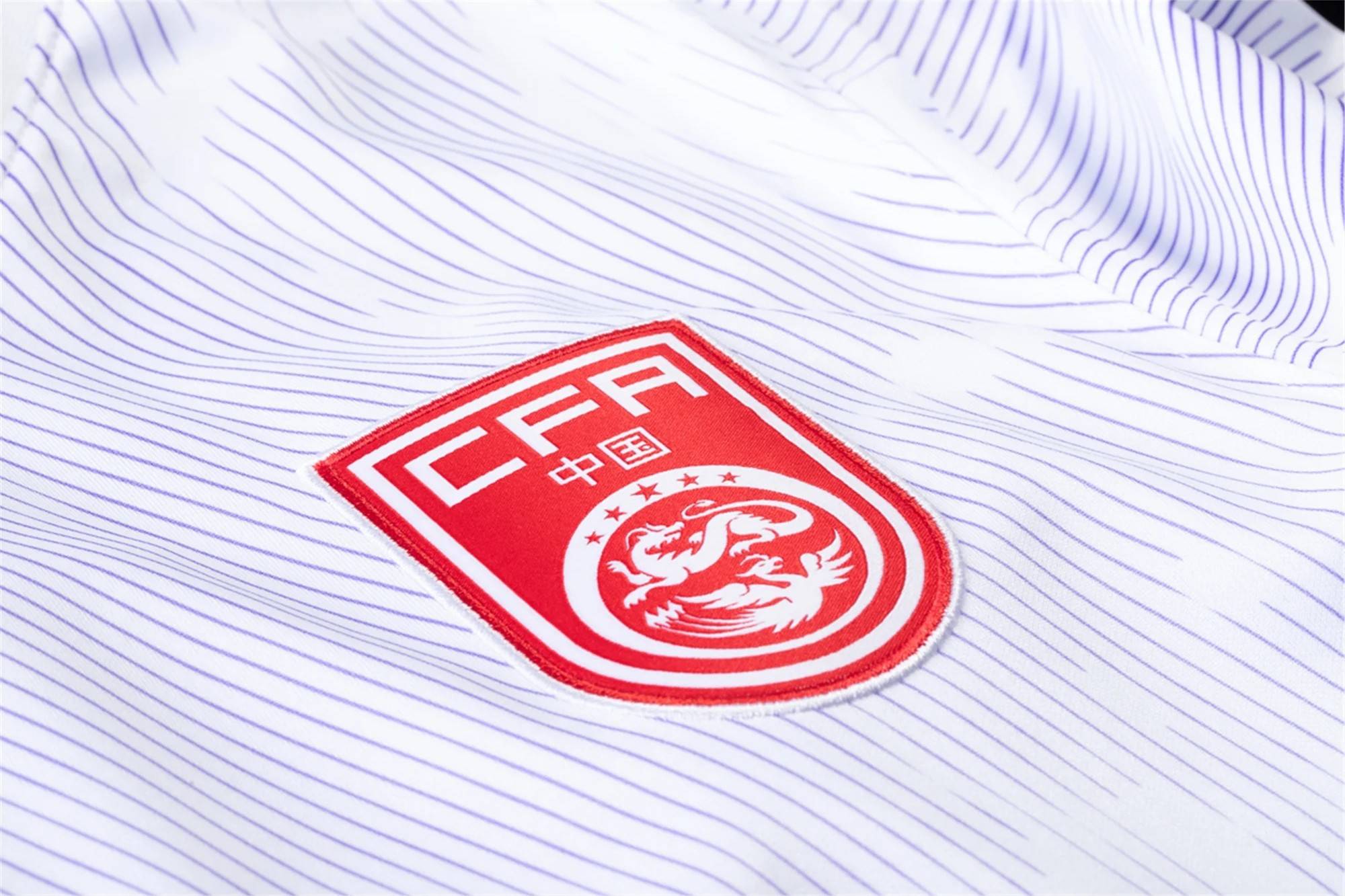 售价约640元，美国网站开售2020版中国男足主客场球衣