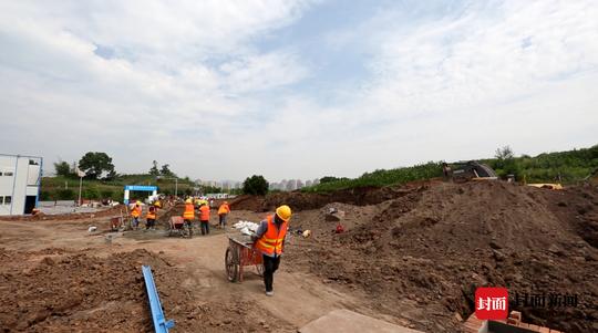 2024还在修建的专业足球场,龙兴足球场2024看台改造