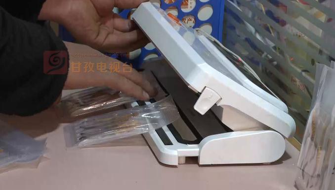 “软黄金”出土到上市！虫草商人的袖里乾坤竟是“摸手谈价”！