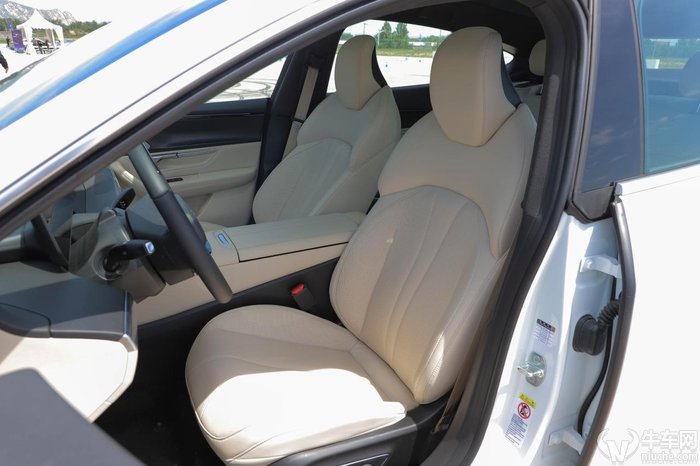 小鹏p7续航700km电动汽车真实续航,小鹏p7后驱版动力够不够用