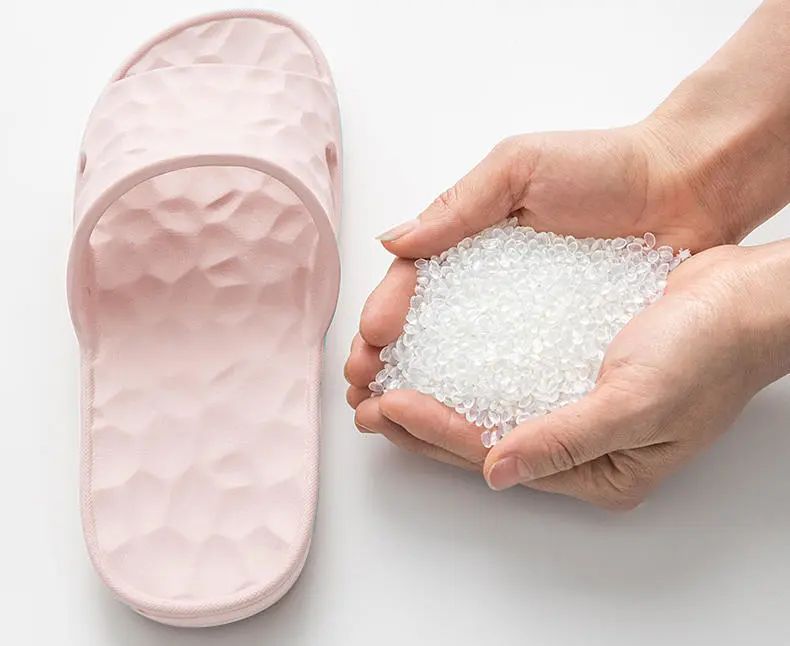 一双能按摩的浴室拖鞋，Q软防滑，好穿到爆，每一步都在保健