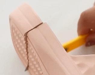 一双能按摩的浴室拖鞋，Q软防滑，好穿到爆，每一步都在保健