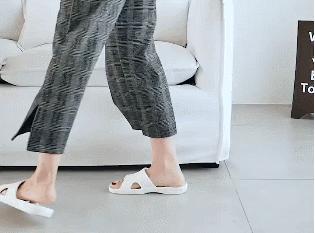 一双能按摩的浴室拖鞋，Q软防滑，好穿到爆，每一步都在保健