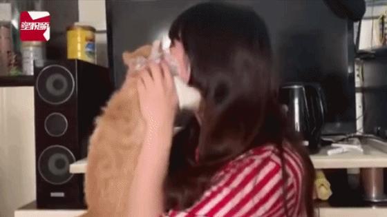 关于脸上有脚气的事 (年轻姑娘脸上长脚气是什么原因)