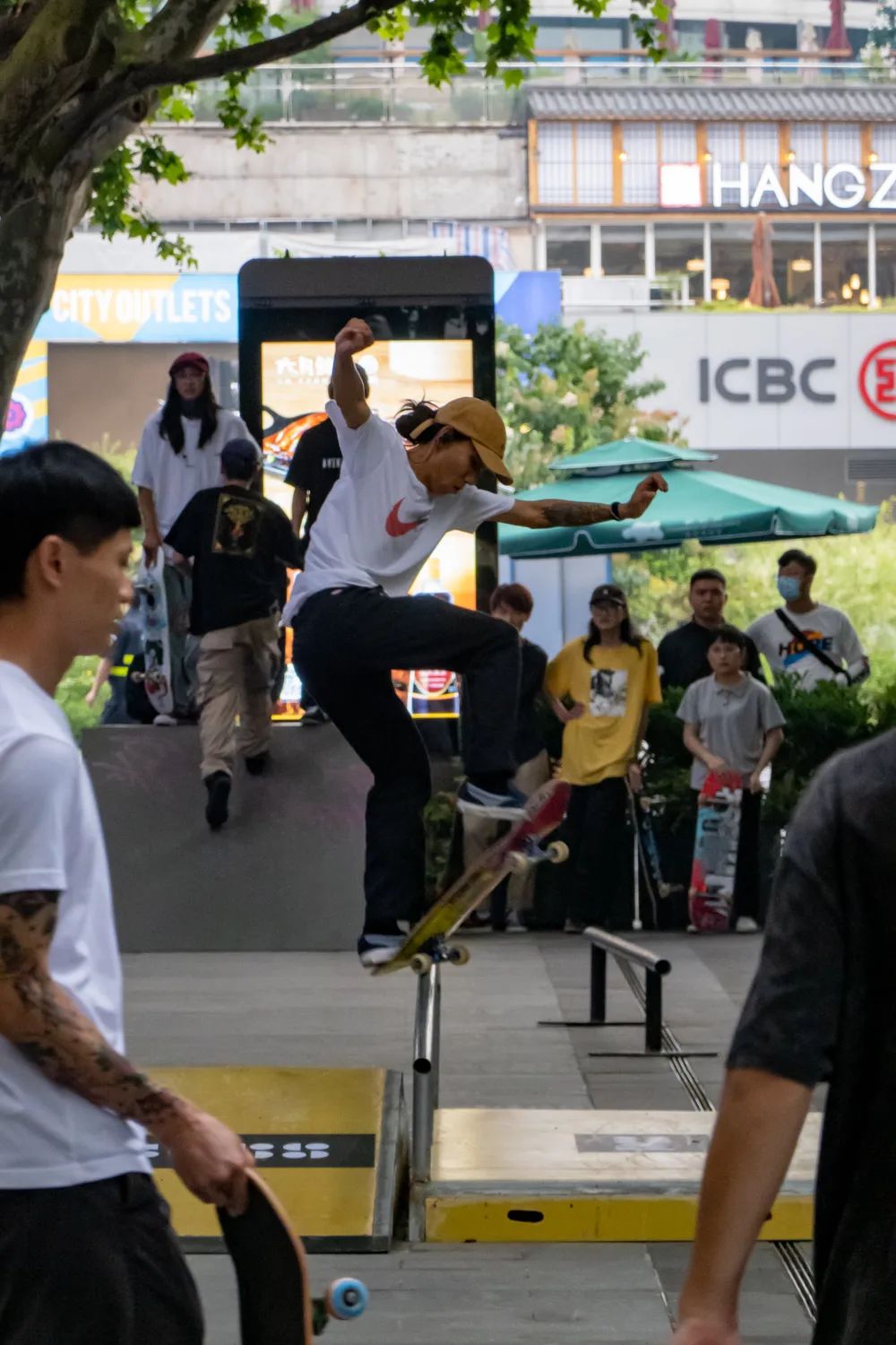 杭州FOSS发售年度理财产品？NikeSBxBenJerry’s合作款为何被炒出天价