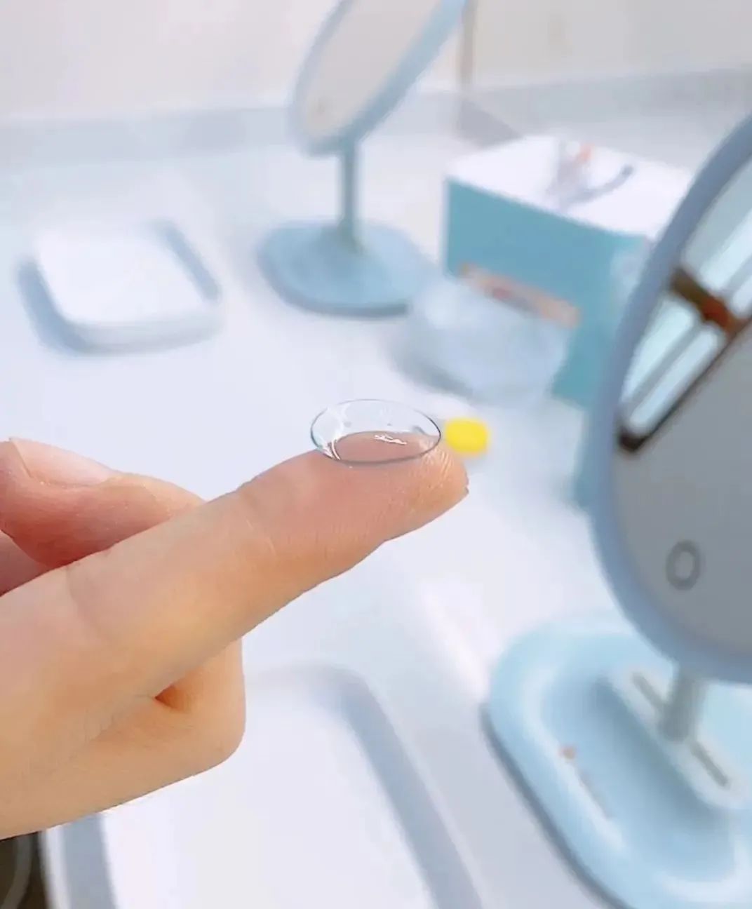 摘隐形眼镜有什么好方法吗,眼科怎么取隐形眼镜