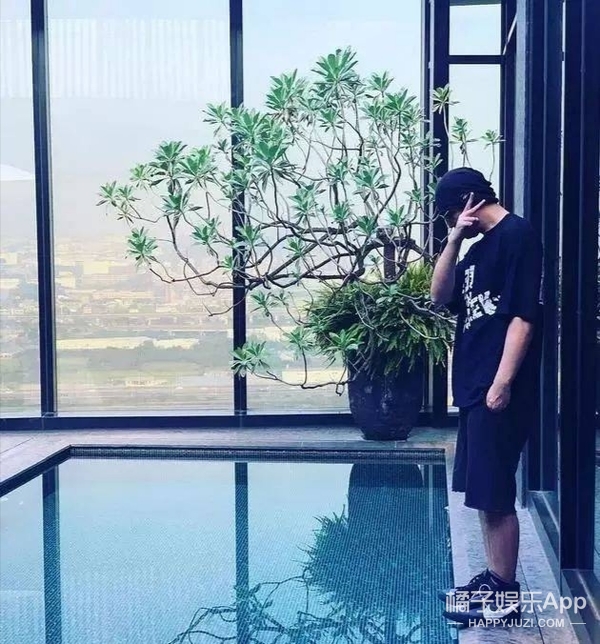 网红鼻祖晚晚和舒淇同框比美赢了？妆容穿搭都有小心机，来抄作业