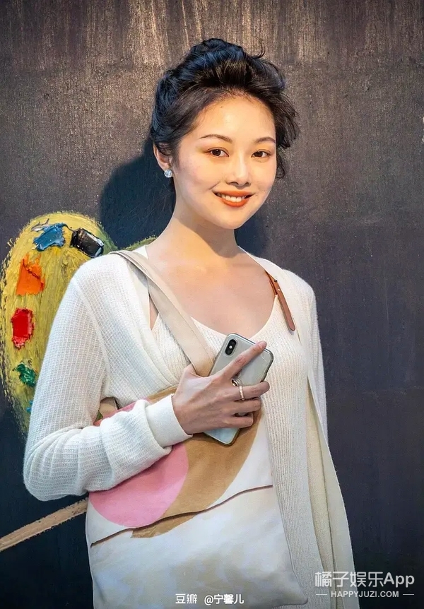 网红鼻祖晚晚和舒淇同框比美赢了？妆容穿搭都有小心机，来抄作业