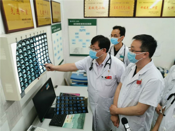 情系病患医海弄潮——记南阳市第一人民医院劳动模范李卫阳