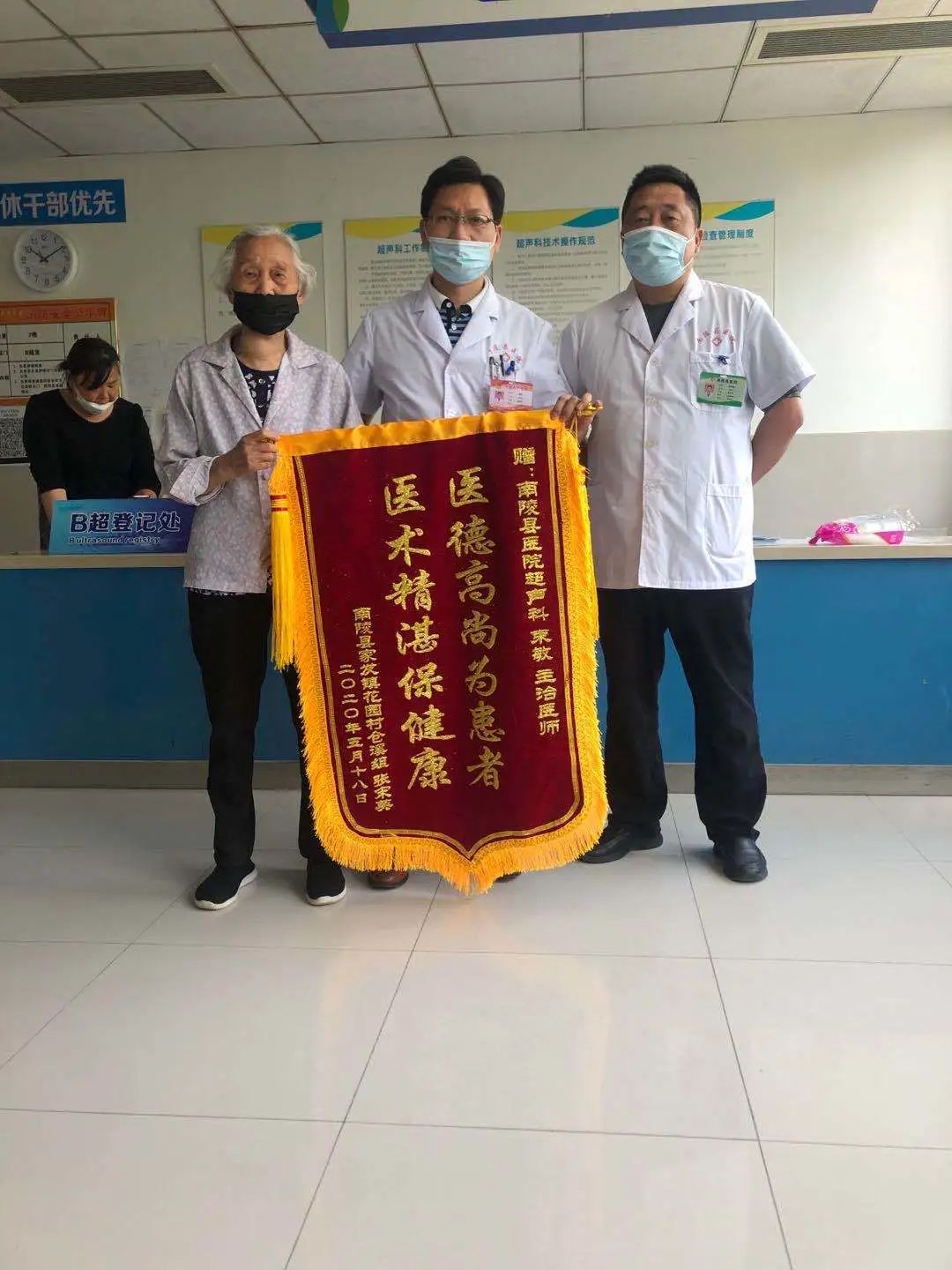 南陵高龄老人长了一个包块很痛苦，他们“一针”解忧