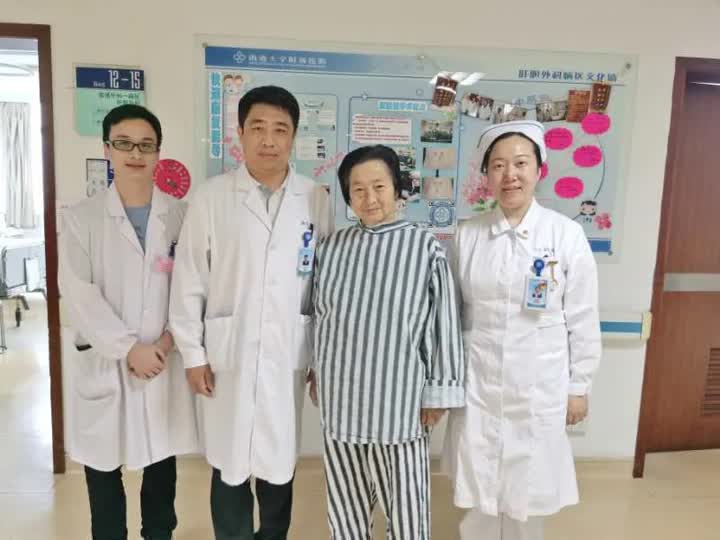 单孔腹腔镜手术疤痕大吗,四孔腹腔镜胆囊切除术