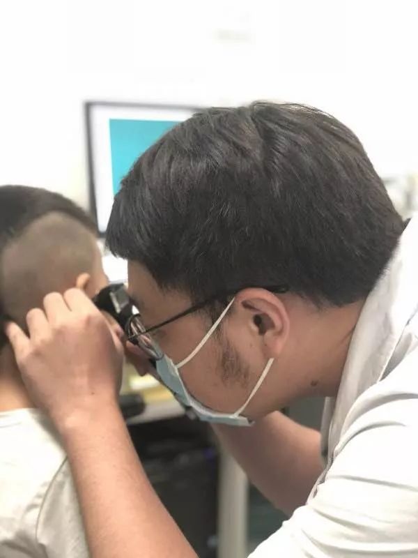 棉签抠耳朵导致癫痫,用棉签掏耳朵不小心被撞了一下