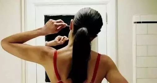 棉签抠耳朵导致癫痫,用棉签掏耳朵不小心被撞了一下