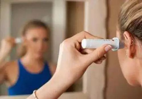 棉签抠耳朵导致癫痫,用棉签掏耳朵不小心被撞了一下