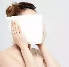 棉签抠耳朵导致癫痫,用棉签掏耳朵不小心被撞了一下