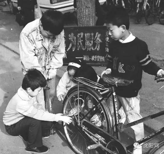 这张照片值钱了！谁都见过！赶紧回家翻