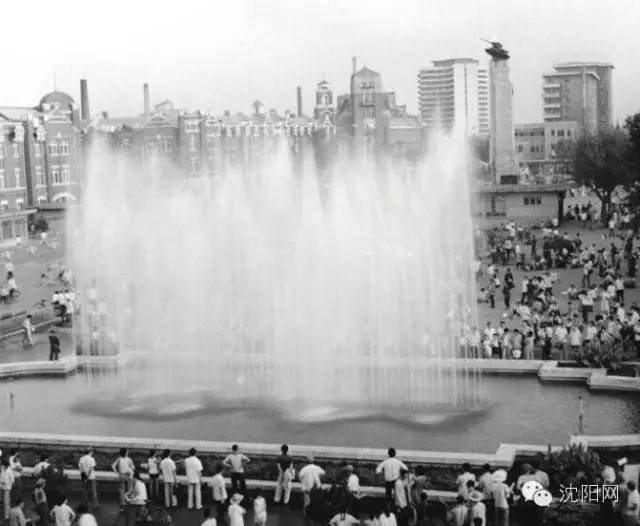 这张照片值钱了！谁都见过！赶紧回家翻