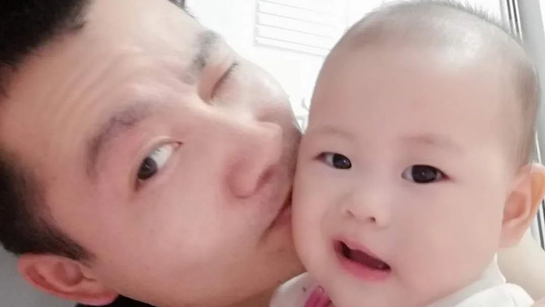 军娃对军爸的想念,军娃在军营唱我的爸爸