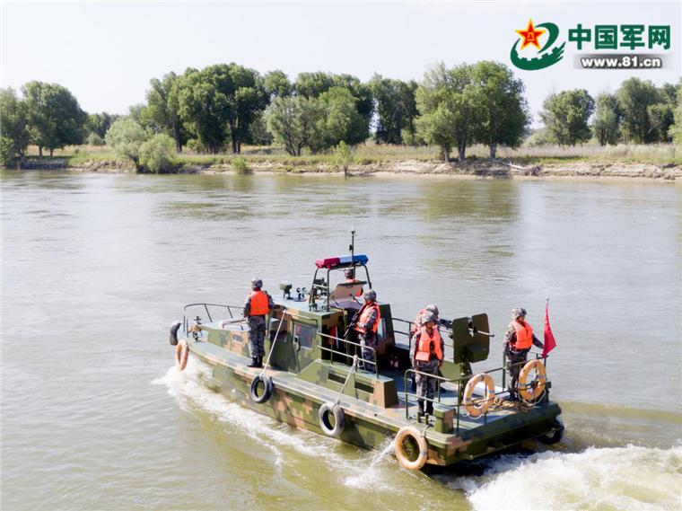 初夏，额河卫士这样在额尔齐斯河畔进行边境巡护