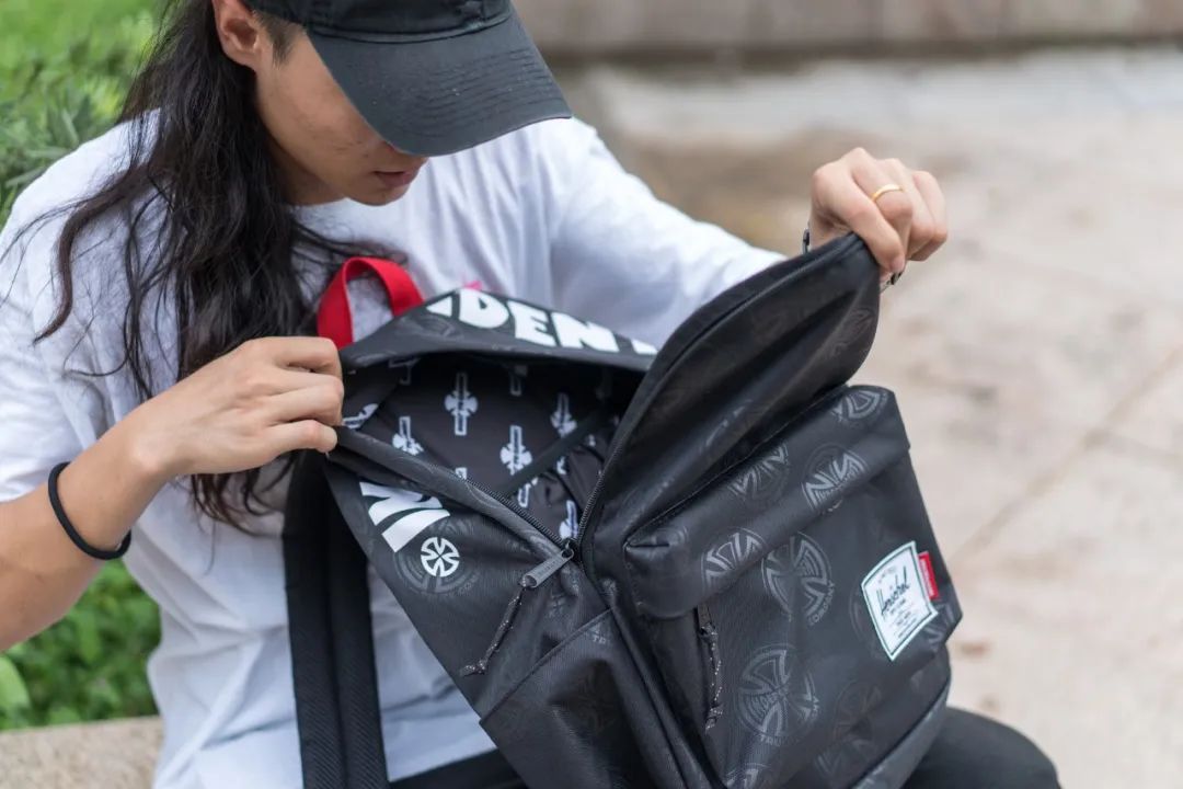 要装就装个够，HerschelXIndependent联名系列包满足