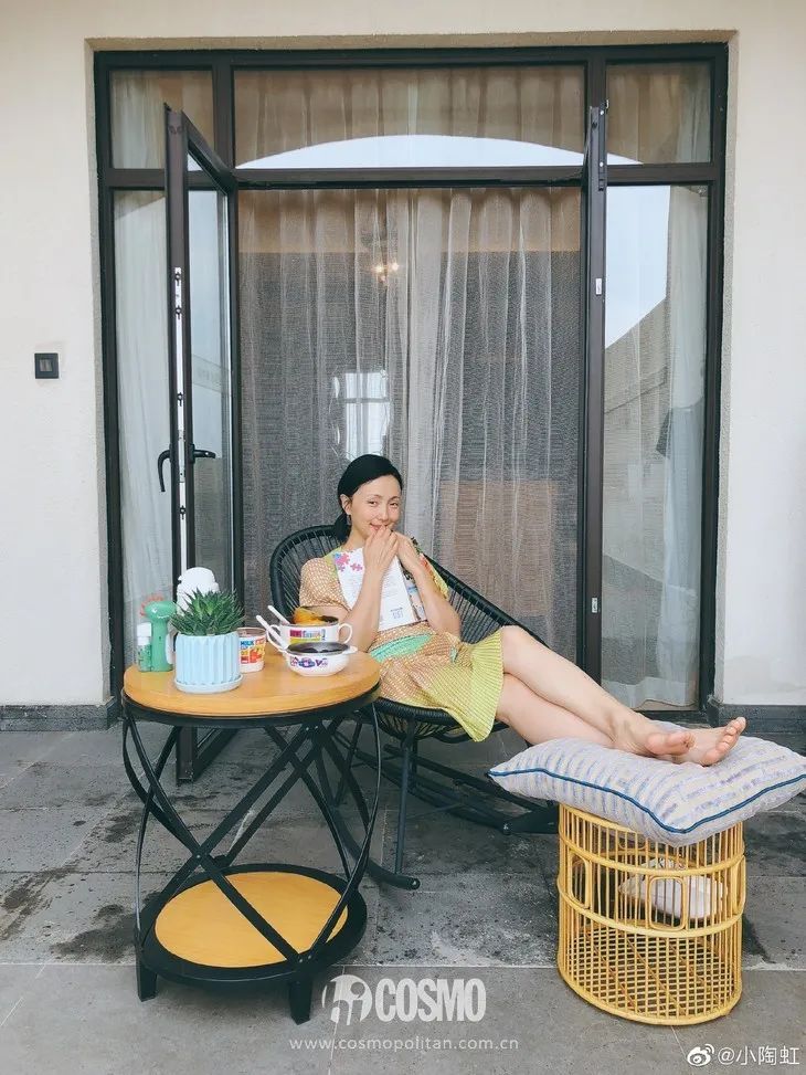 杨采钰度假拎的独家小众包，我可以