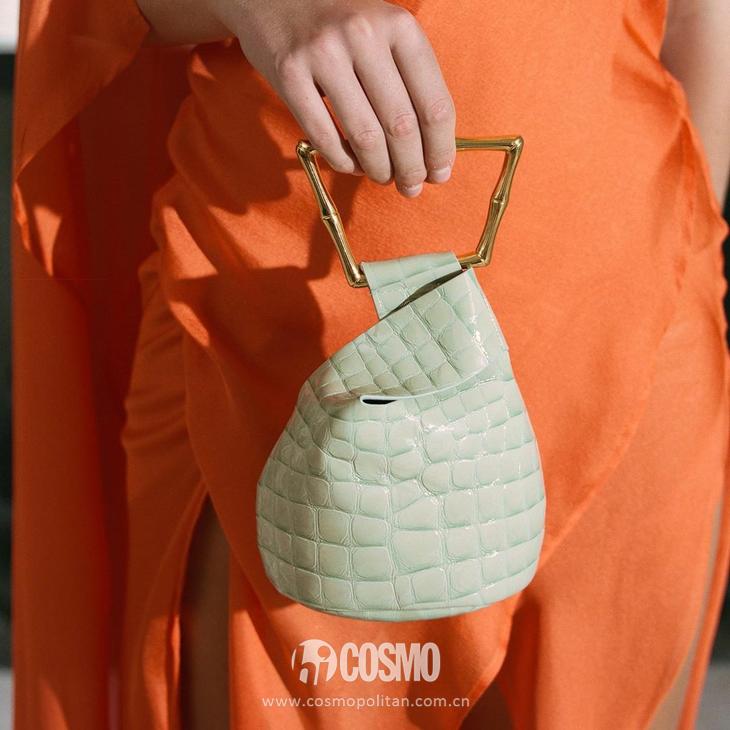 杨采钰度假拎的独家小众包，我可以