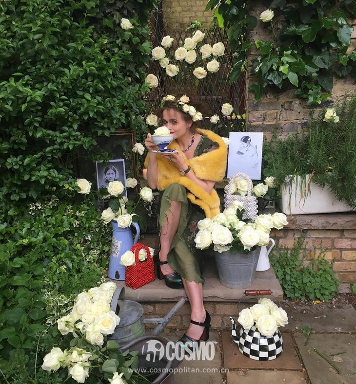 杨采钰度假拎的独家小众包，我可以