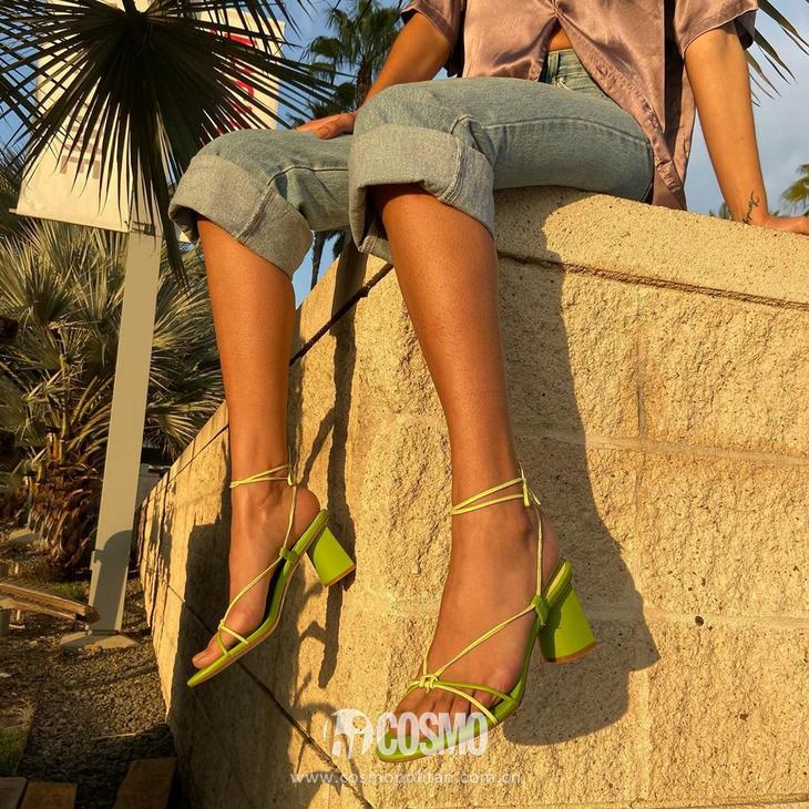 杨采钰度假拎的独家小众包，我可以